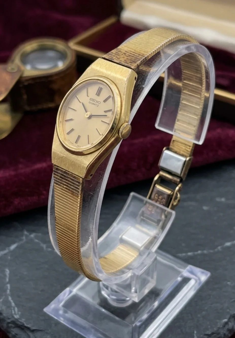 Seiko Quartz 1400-8209 Women's Wristwatch Band Gold Base Metal Tone Finish